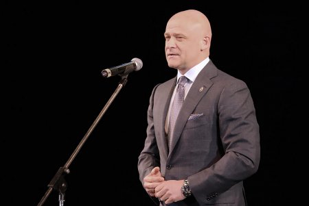 Милым женщинам к 8 Марта: цветы, поздравления и концерт Билык (фоторепортаж) 