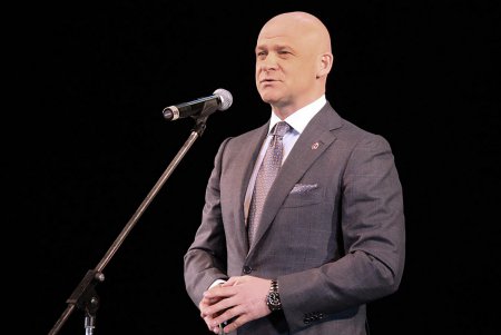 Милым женщинам к 8 Марта: цветы, поздравления и концерт Билык (фоторепортаж) 