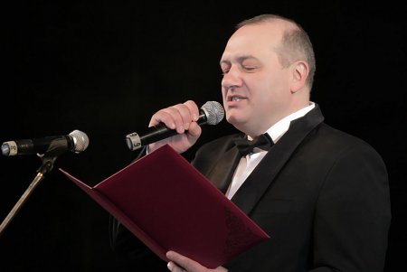 Милым женщинам к 8 Марта: цветы, поздравления и концерт Билык (фоторепортаж) 