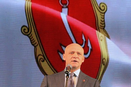 Милым женщинам к 8 Марта: цветы, поздравления и концерт Билык (фоторепортаж) 