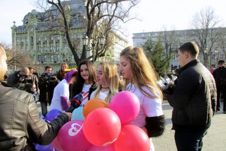 На Дерибасовской одесситов избавляли от грусти, печали и одиночества (фото)