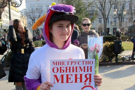 На Дерибасовской одесситов избавляли от грусти, печали и одиночества (фото)
