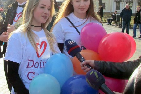 На Дерибасовской одесситов избавляли от грусти, печали и одиночества (фото)