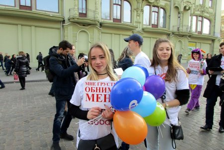 На Дерибасовской одесситов избавляли от грусти, печали и одиночества (фото)
