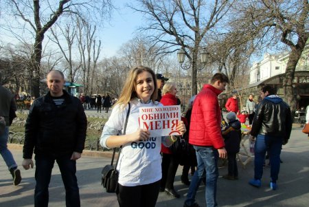 На Дерибасовской одесситов избавляли от грусти, печали и одиночества (фото)
