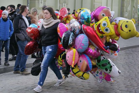 Сегодня многие одесситы стали «жертвами» праздничной «агрессии» (фоторепортаж) 