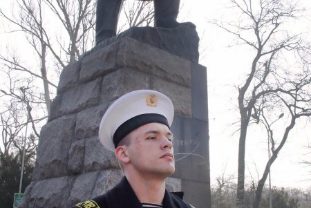 В день рождения Кобзаря к его монументу в парке Шевченко легли цветы (фоторепортаж)