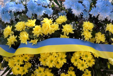 В день рождения Кобзаря к его монументу в парке Шевченко легли цветы (фоторепортаж)