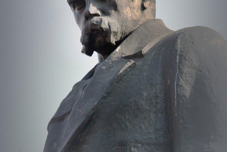 В день рождения Кобзаря к его монументу в парке Шевченко легли цветы (фоторепортаж)