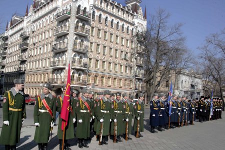 В день рождения Кобзаря к его монументу в парке Шевченко легли цветы (фоторепортаж)