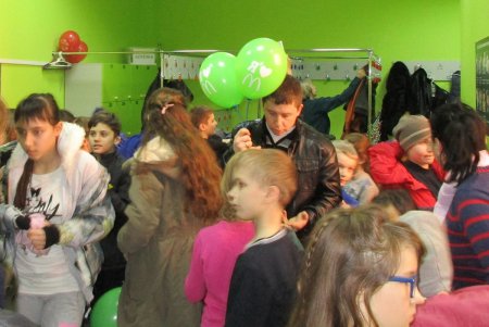 Одесские дети сегодня сидели на гвоздях и вырабатывали электричество (фото)