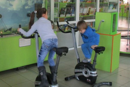 Одесские дети сегодня сидели на гвоздях и вырабатывали электричество (фото)