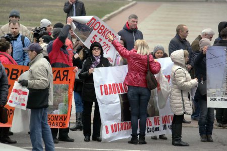 Под стенами Одесской ОГА прошел митинг инвесторов недостроев (фоторепортаж)