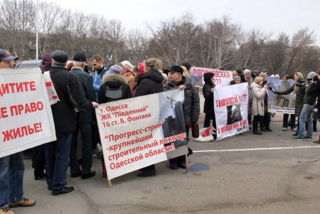 Под стенами Одесской ОГА прошел митинг инвесторов недостроев (фоторепортаж)