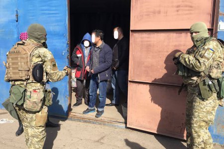 В Одессе пограничники обнаружили очередную партию нелегалов (фото)