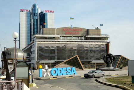 Морской вокзал Одессы преобразился (фоторепортаж)