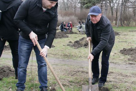 Парк Победы «омолодили» (фоторепортаж)