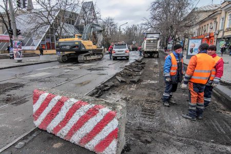 Одесса переживает большие дорожно-ремонтные работы (фоторепортаж)