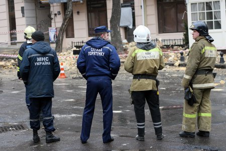 Последствия обвала части фасада дома на Екатерининской  будут устранены к вечеру (фото)