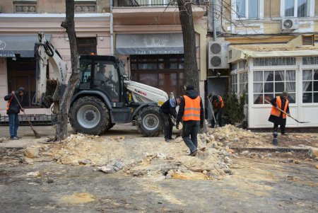 Последствия обвала части фасада дома на Екатерининской  будут устранены к вечеру (фото)