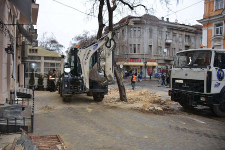 Последствия обвала части фасада дома на Екатерининской  будут устранены к вечеру (фото)