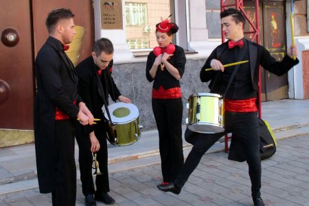 «Поплыли!»: в Одессе стартовал седьмой Международный фестиваль клоунов и мимов «Комедиада» (фото)