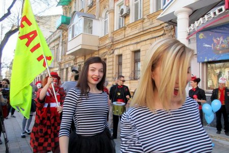 «Поплыли!»: в Одессе стартовал седьмой Международный фестиваль клоунов и мимов «Комедиада» (фото)