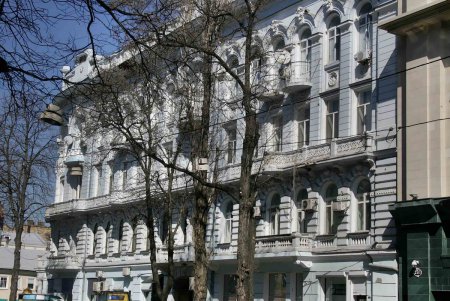 Шедевральный дом с балконом-рекордсменом (фотопрогулка)