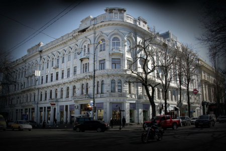 Шедевральный дом с балконом-рекордсменом (фотопрогулка)