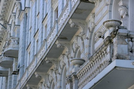 Шедевральный дом с балконом-рекордсменом (фотопрогулка)