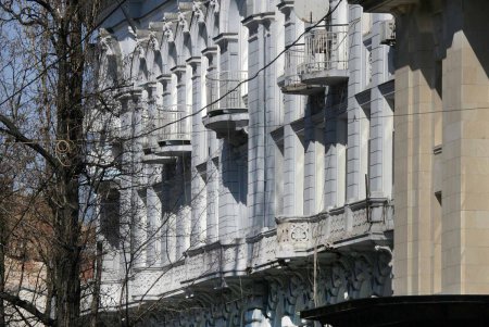 Шедевральный дом с балконом-рекордсменом (фотопрогулка)