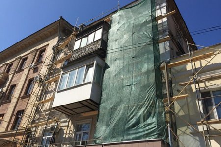 Начались работы по ремонту фасадов зданий в исторической части города (фото)