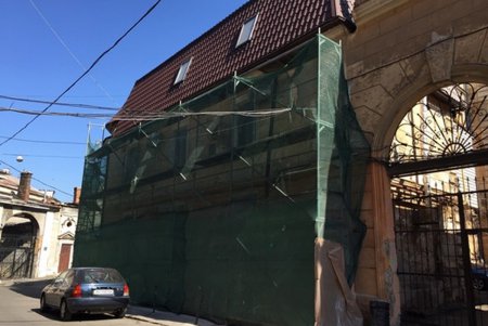 Начались работы по ремонту фасадов зданий в исторической части города (фото)