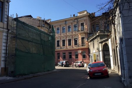 Начались работы по ремонту фасадов зданий в исторической части города (фото)