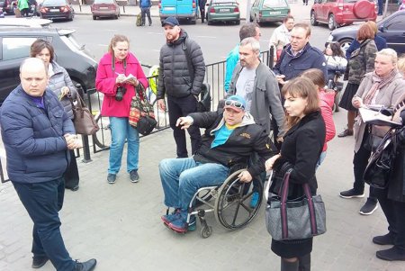 В Одессе проверили наличие безбарьерной среды в районе Железнодорожного вокзала (фото)