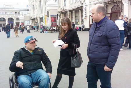 В Одессе проверили наличие безбарьерной среды в районе Железнодорожного вокзала (фото)