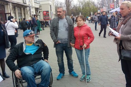 В Одессе проверили наличие безбарьерной среды в районе Железнодорожного вокзала (фото)