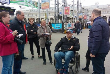 В Одессе проверили наличие безбарьерной среды в районе Железнодорожного вокзала (фото)