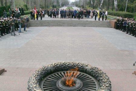 На Аллею Славы встал Почетный караул (фоторепортаж)
