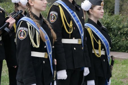 На Аллею Славы встал Почетный караул (фоторепортаж)