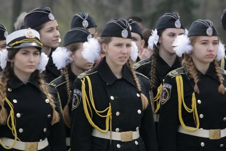 На Аллею Славы встал Почетный караул (фоторепортаж)