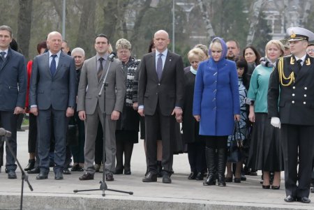 На Аллею Славы встал Почетный караул (фоторепортаж)