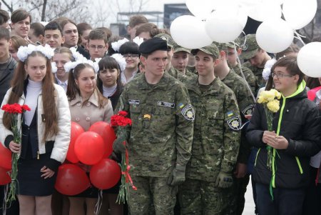 На Аллею Славы встал Почетный караул (фоторепортаж)