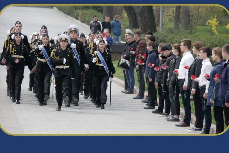На Аллею Славы встал Почетный караул (фоторепортаж)