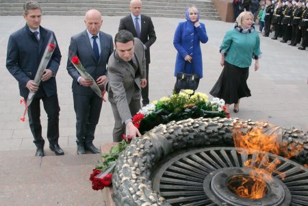 На Аллею Славы встал Почетный караул (фоторепортаж)