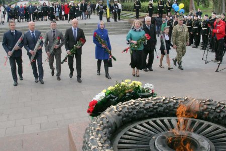 На Аллею Славы встал Почетный караул (фоторепортаж)