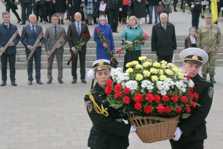 На Аллею Славы встал Почетный караул (фоторепортаж)