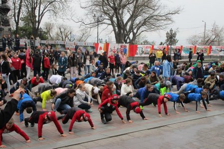 Одесситы встретили Всемирный день здоровья общегородской зарядкой (фото)