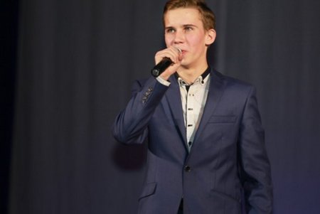 Накануне Дня освобождения Одессы от фашистских захватчиков школьники пели о войне (фото)