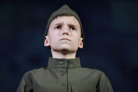 Накануне Дня освобождения Одессы от фашистских захватчиков школьники пели о войне (фото)